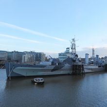 目の前に係留されている艦船