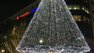 サンリオキャラクターのライトアップも