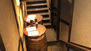 多くのサラリーマンでいっぱいとなっていて、価格相当のコストパフォーマンスの良い、おいしい焼き鳥を食べる事ができます。