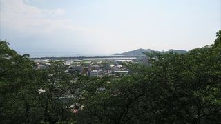 松尾芭蕉像が有ります。