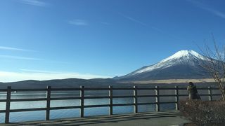 河口湖に比べて地味ですが、宿泊施設は安めでなかなか良いです