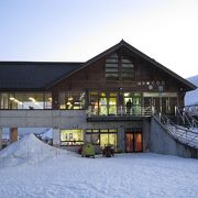 冬はスキー場のセンターハウス