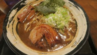 ここでは、濃厚中華そばがおすすめです。価格相当のコストパフォーマンスの良い、おいしいらーめんを食べる事ができます。