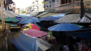 異国情緒たっぷり・イミグレ通ってすぐです