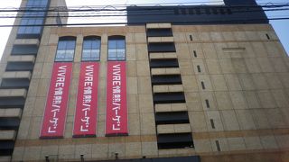 微妙な立ち位置