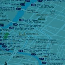 チャオプラヤー川のエクスプレスボートの停まる船着場です。