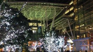 防衛庁があった場所だけに 広い