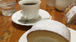 限定20のケーキセットは500円。