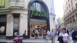 フロリダ通りにあるデパート