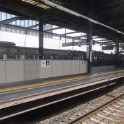 京王新宿線の駅の一つで、新宿駅から近いので、とても繁栄しているそんな駅です。駅周辺には、コンビニやレストランも多く有り、ぜひ