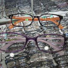 手前が購入した眼鏡