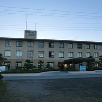 鉄筋コンクリート３階建ての建物です。