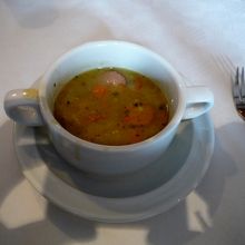 コースの料理　エルテンスープ