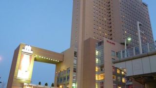 ワシントンホテルに隣接しており、レストランが中心。