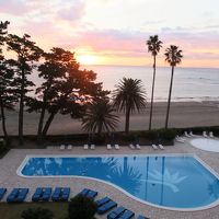 朝焼けのプール