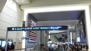 みなとみらい駅あがってすぐ