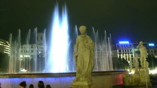 噴水のイルミネーションが美しい