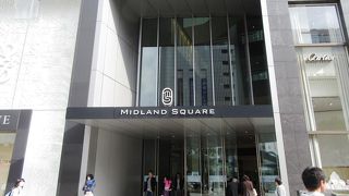 名駅前のお洒落な複合施設