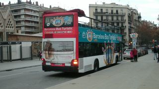 オープンスタイルのバスも