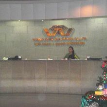 入口を入ると、右側に、世界宝石コレクション館の受付があります