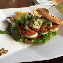 タルティーヌチキンサンド。