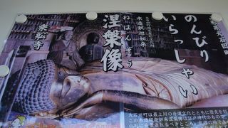 漆塗りの艶やかな肌合いもあって、穏やかな印象