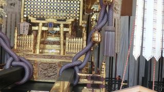 大きすぎて担げないから一回り小さい第二神輿もある