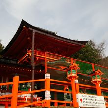 オレンジ色の美しい建物