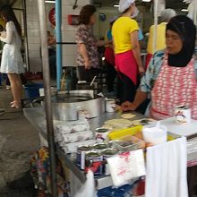 何故か黄色のシャツ