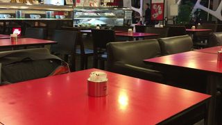 【illy cafe】23時まで営業