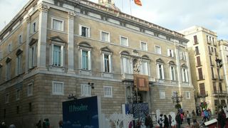 公共施設の建物がいいです