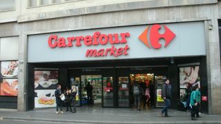 ランブラス通りに近いです