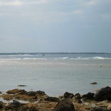 竹富島とフェリーが見える