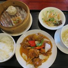 鶏肉と野菜の甘醋煮セット　デザート付き　1,280円