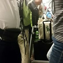 夕方だが結構混み合ってる