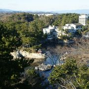 太平洋と六角堂が見えます