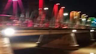 昼は抜け道ですが、夜はイルミネーションが綺麗な地元の憩いの場