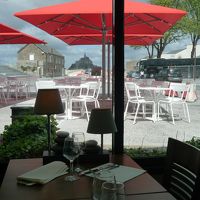 ホテルレストラン（窓際の席）