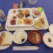 モーニングビッフェの料理一例。