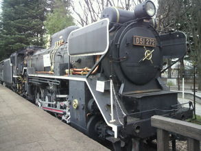 世田谷公園の東側に、設置されているＳＬ蒸気機関車です。