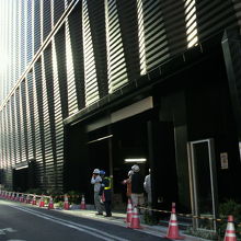 数寄屋通りの北側部分の様子です。東側は、高層ビルです。