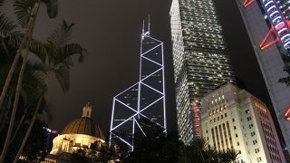 こっちのビルは古いビル。