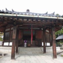 八角形の西円堂。