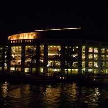 ミュージックシアターの夜景