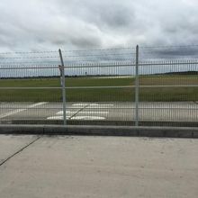 下地島空港滑走路。