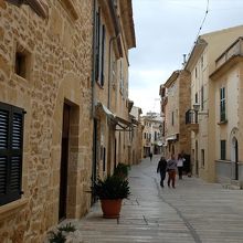 Porta de Mallorca内側はアルクディア旧市街地