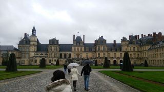 静な町にたたずむお城