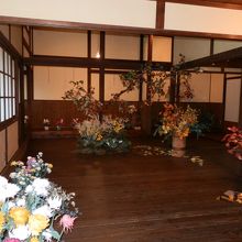 美濃和紙で造った和紙手芸品です。和紙による見事な花々。