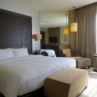 客室は落ち着いた色調で、質感も高いです