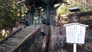 家康公の棺が収められている宝塔に通ずる門